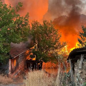 balikesirde yangin 15 ev kul oldu PmO87AKN