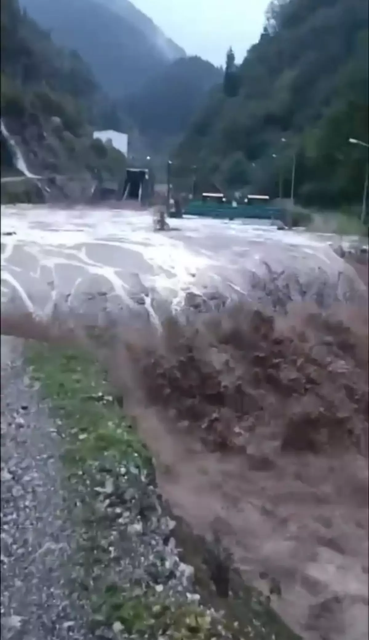 borckada sel felaketi yollar ve kopruler zarar gordu s3B5fFb3