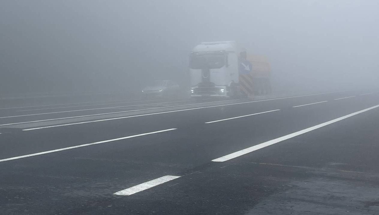 karayollari ve trafik ekipleri uyardi bolu daginda etkili olan sis gorus mesafesini dusurdu K3X58O8h