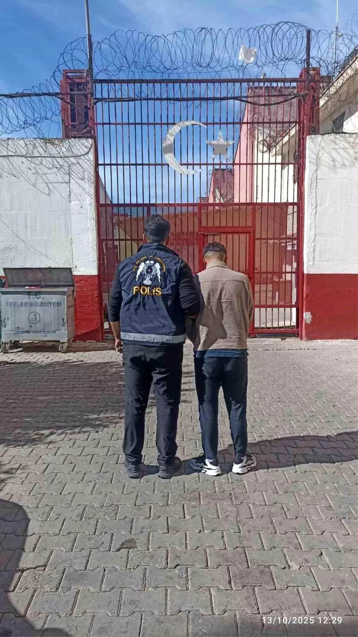 aydinda firari hukumlu polisi tarafindan yakalandi E4mw43W1.jpg