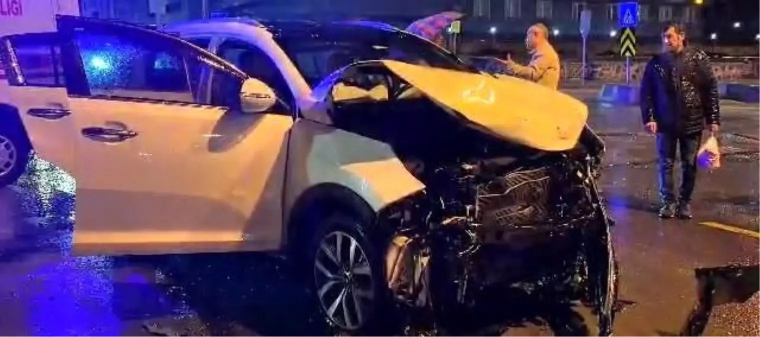 erzurumda otomobil ve halk otobusu carpisti 1 yarali cr9g3gRt.jpg