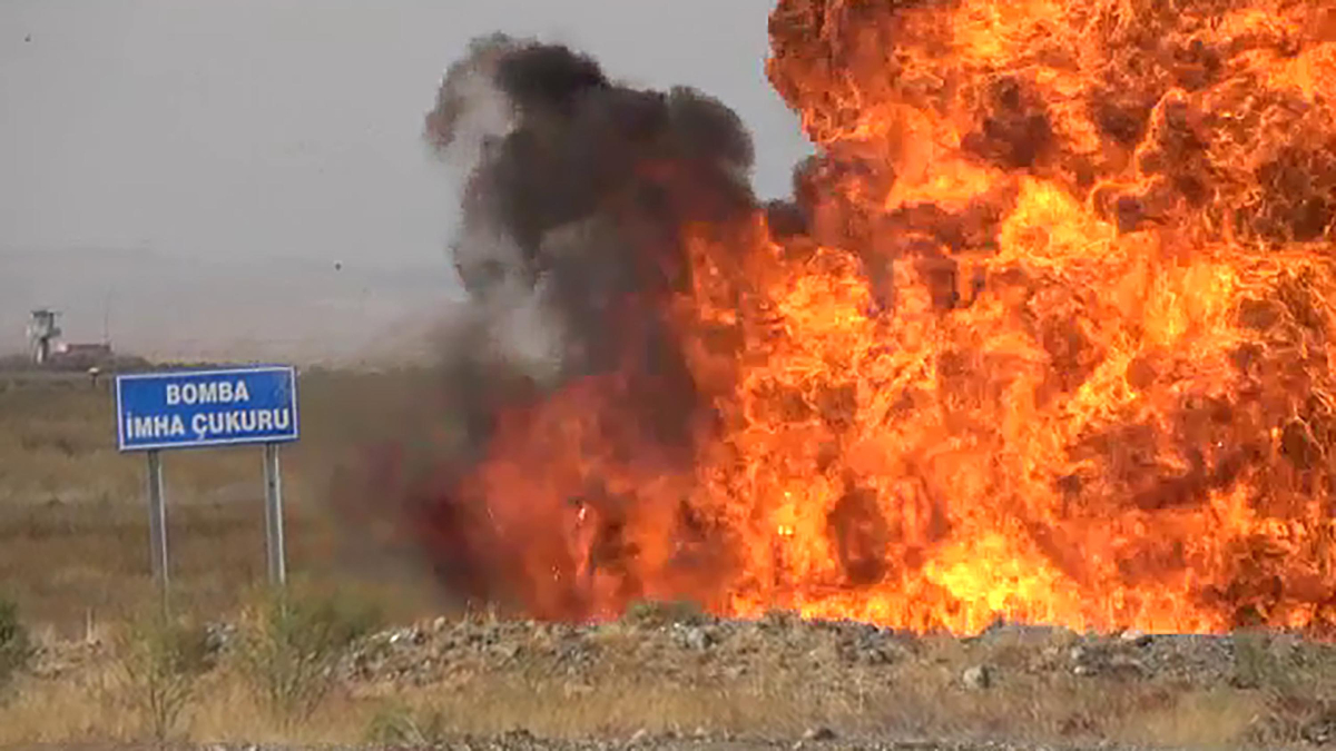 igdirda havalimaninda patlayicilarin kullanildigi tatbikat gercegini aratmadi XCLbBEjm.jpg