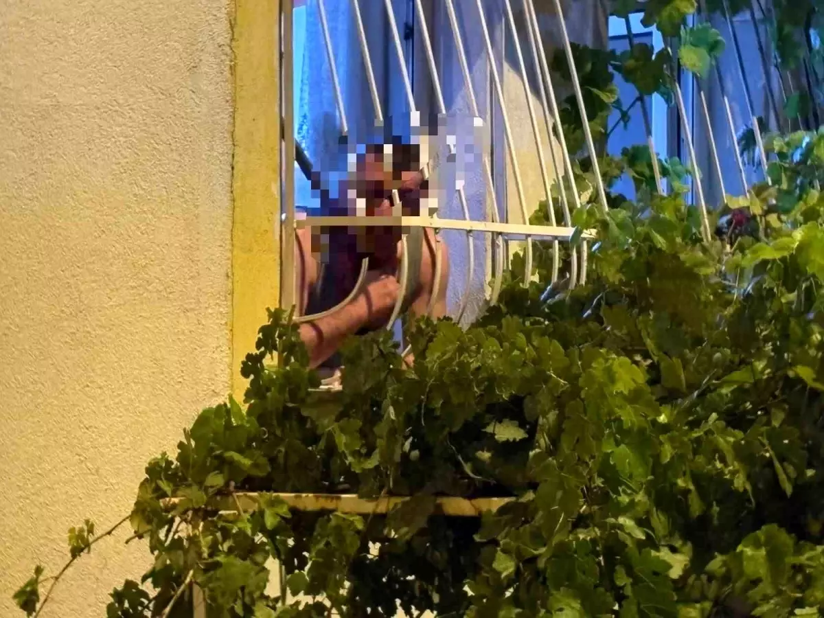 kayseride bunalimda olan sahis pencereden kendini kesmeye calisti 8TlTb9HA