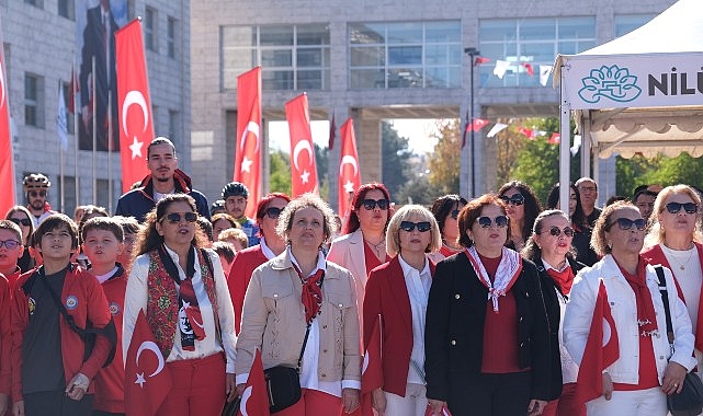 niluferde cumhuriyet coskusu celenk toreni ile basladi MJ8SiHja.jpg