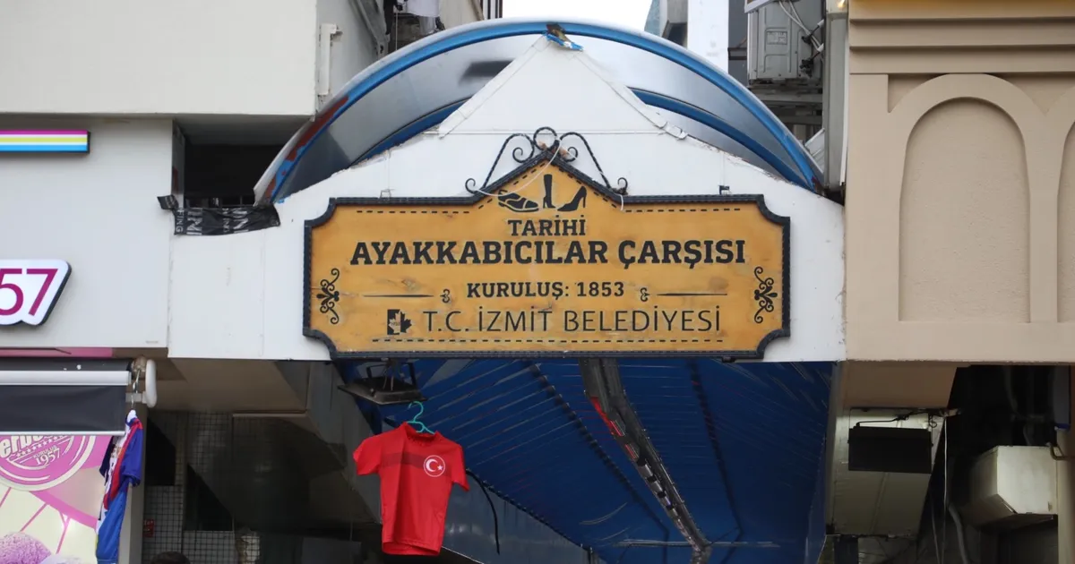izmitte tarihi ayakkabicilar carsisinin catisi yenileniyor FQbN3kVH.webp