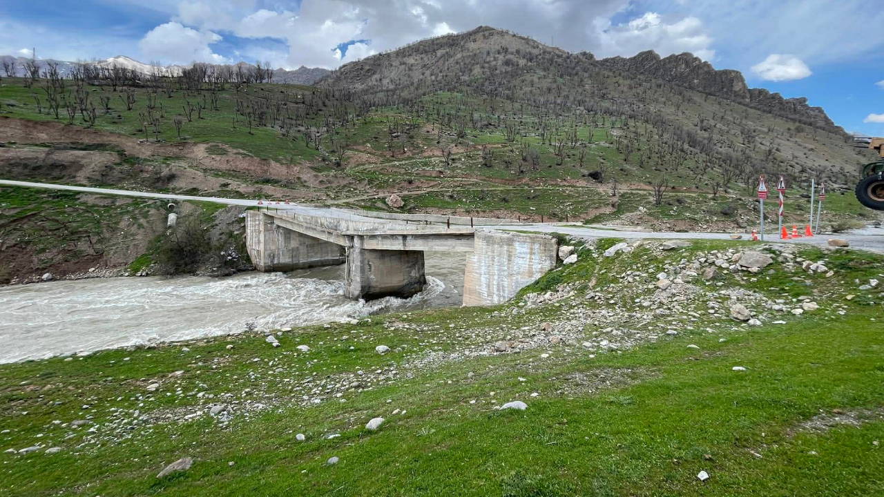 Van Çatak’ta Çöken Köprü, 40 Haneli Mahalleyi 10 Gün Süresince Mahsur Bıraktı
