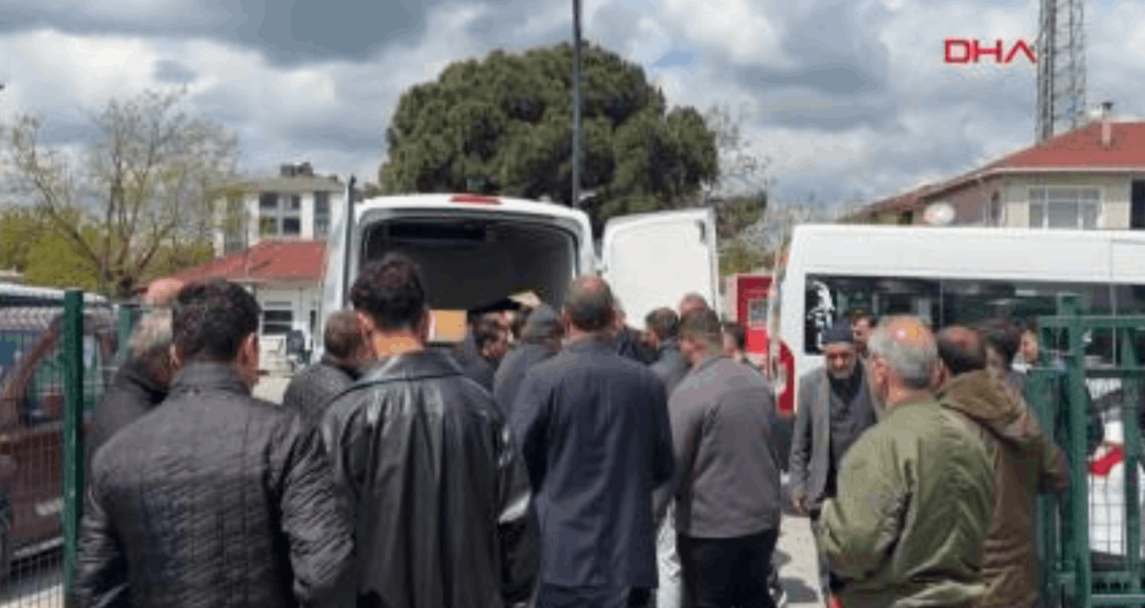 4 Yaşındaki Sancar, Kaza Sonrası Hayatını Kaybeden Annesine Son Veda Etti
