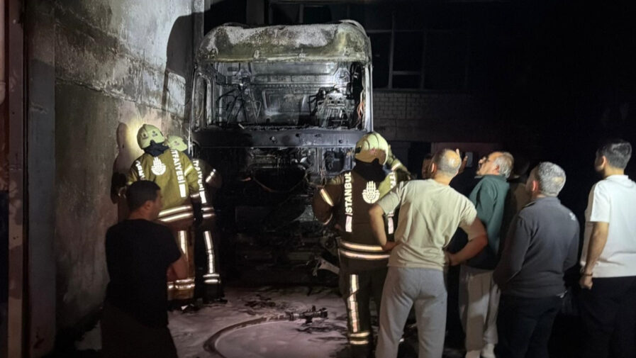 Başakşehir’de Patlayan Yangın: Tır Alev Alev Yandı, İş Yerine Sıçradı