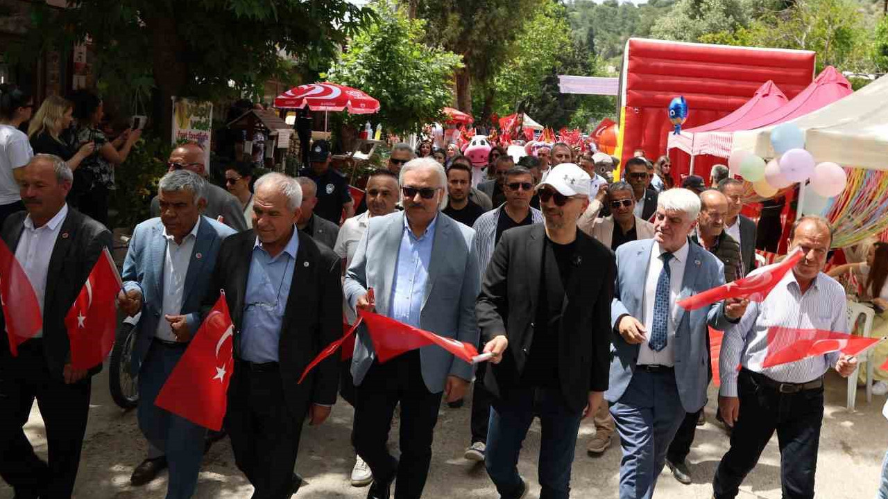 gullubahcede-festival-coskusu-basladi-MRNLvD93