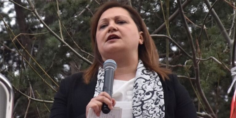 ismail-saymaz-duyurdu-burcu-koksal-akp-rozeti-takacak-T1FfuBfv